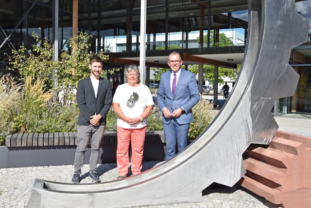 Zu Besuch im Landratsamt: Landrat Sven Hinterseh  empfängt die Landtagsabgeordneten Martina Braun und Jens Metzger